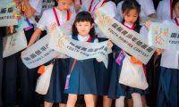 伊頓紀德校服亮相"友城繪"海外啟動儀式 衣以載道傳遞中國校服美學