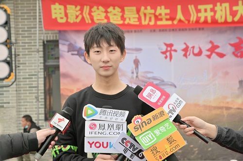 電影《爸爸是仿生人》廣州舉行開機儀式.jpg