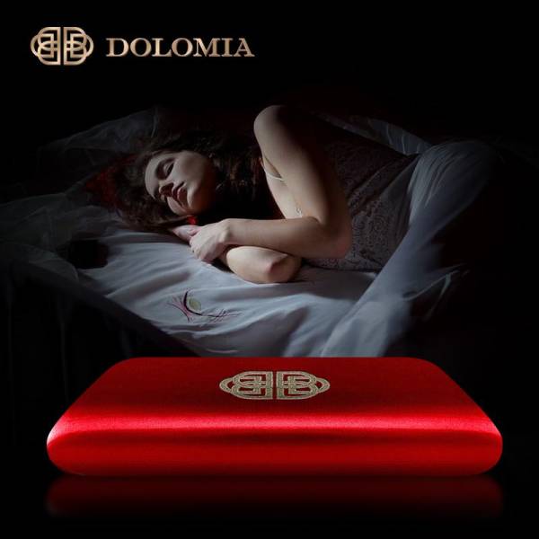 奢侈睡眠枕中的一員DOLOMIA，不斷升級材質(zhì)實力，在高級制枕領(lǐng)域更勝一籌